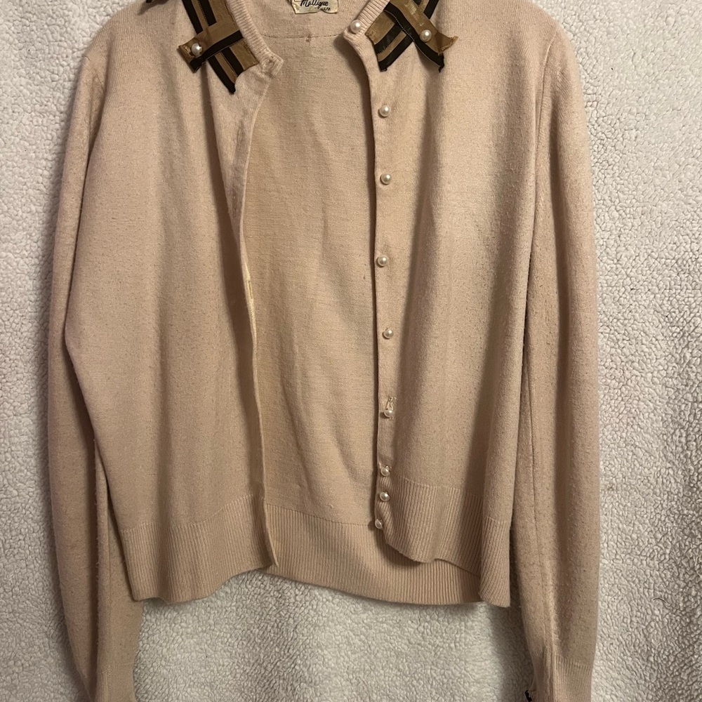 Vintage Mattique Cream Button-Up Cardigan with Decorative Collar